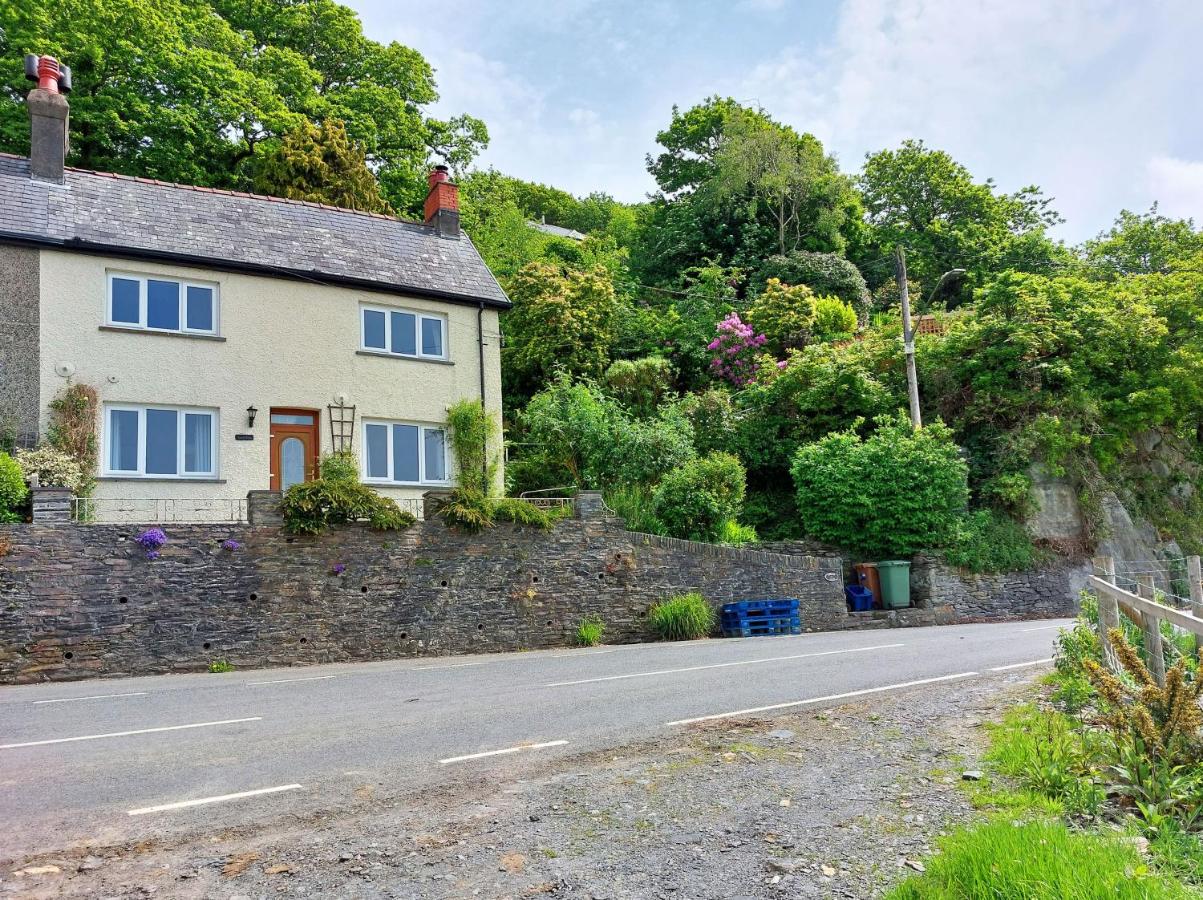 South View Cottage with Terrace and Coastal Views - B&B Fairbourne