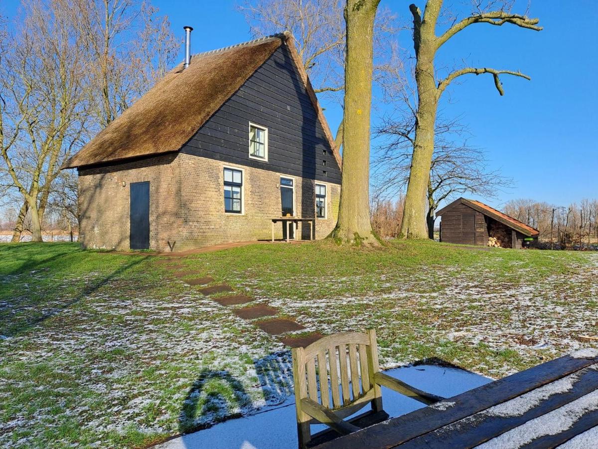 B&B Hooge Zwaluwe - Picturesque Holiday Home in Drimmelen with Garden - Bed and Breakfast Hooge Zwaluwe