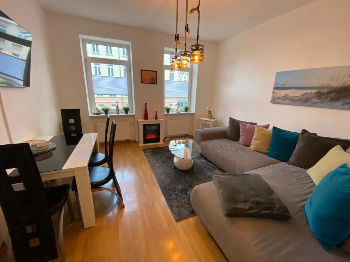 ZUR SCHLEUSE - Ferienwohnung bis 6 Personen mit gem Garten - B&B Rostock