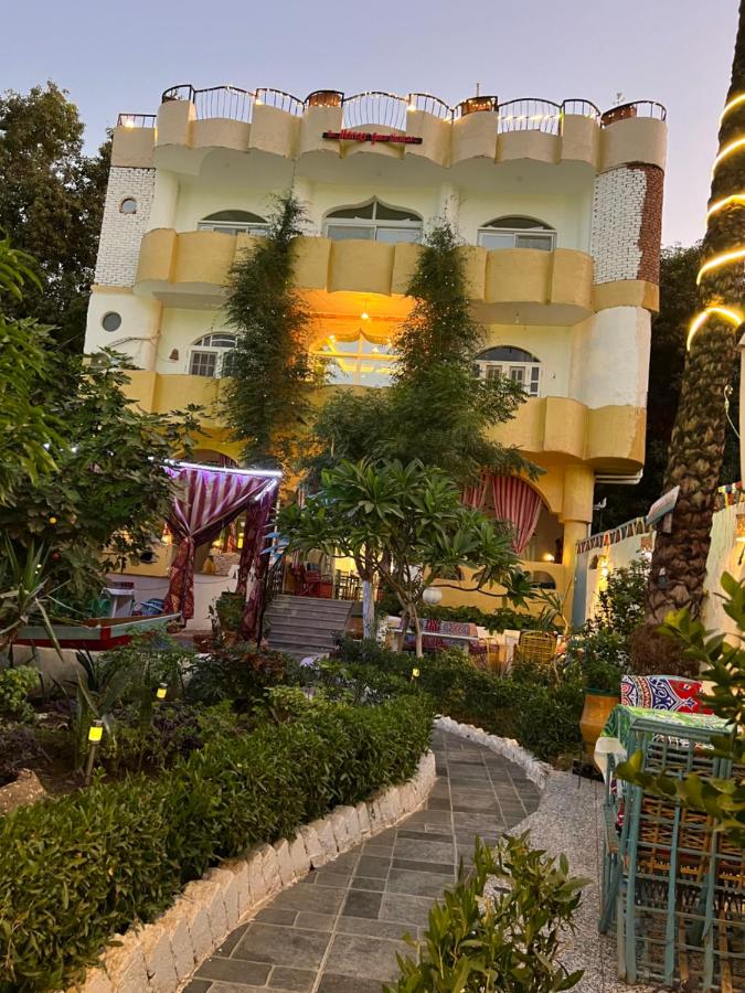 The Mango Guest House - B&B