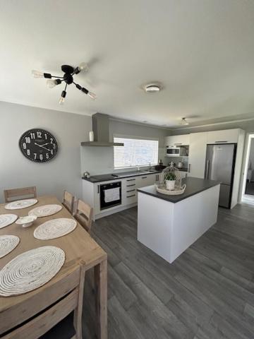 B&B Tauranga - Comfy Three bedroom home in Tauranga - Bed and Breakfast Tauranga