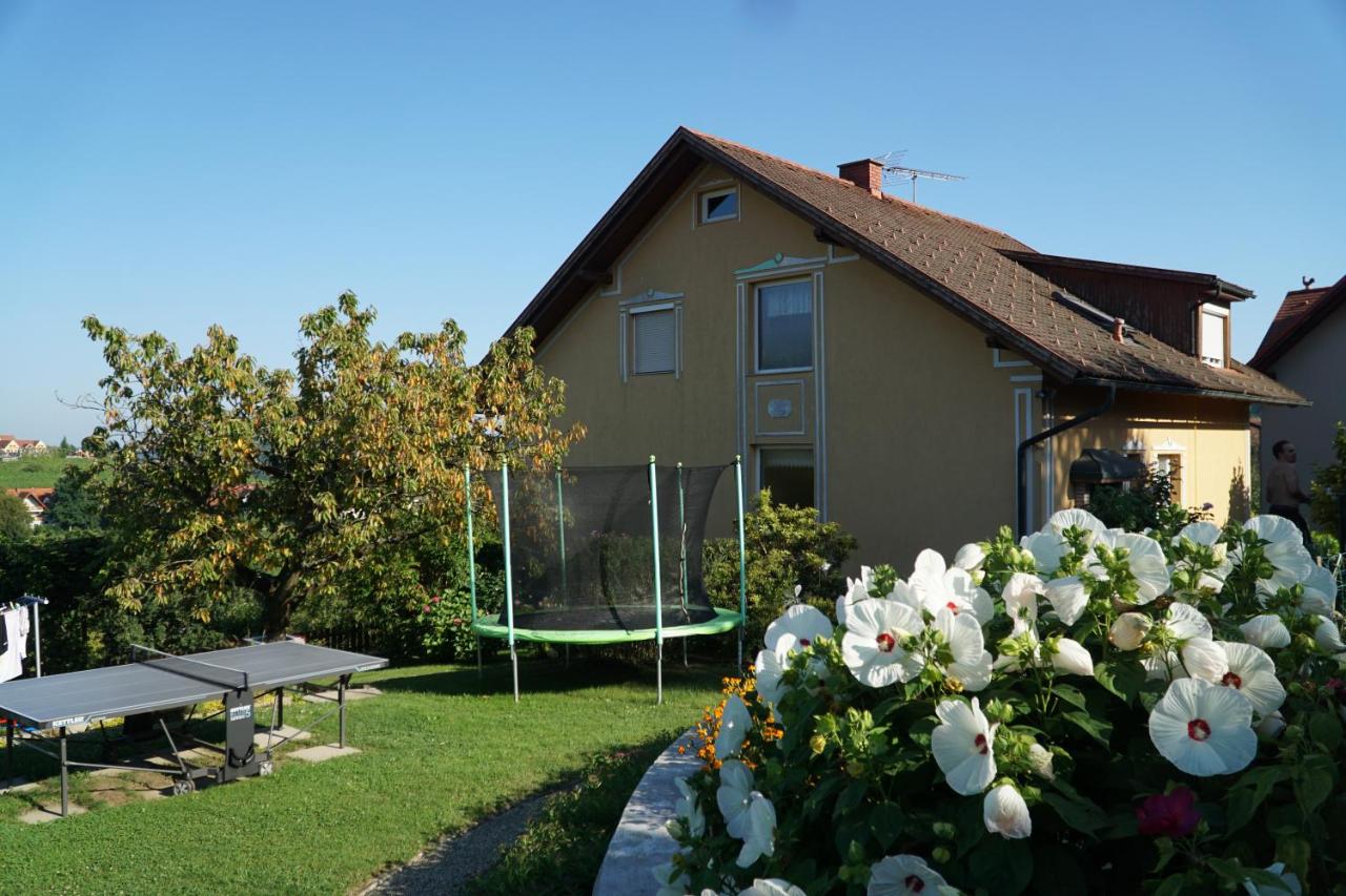 B&B Riegersburg Stmk. - Ferienwohnung Familie Hartinger - Bed and Breakfast Riegersburg Stmk.