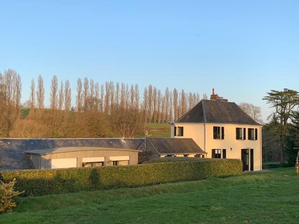 4 pers / maison calme piscine / 15mn mythique circuit des 24h du Mans - B&B