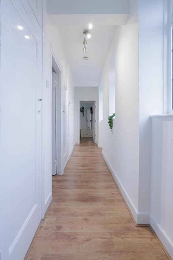 2 Bedroom Apartment By Arhouse Apartments Short Lets & Serviced Accommodation Highbury With Free WiFi - B&B