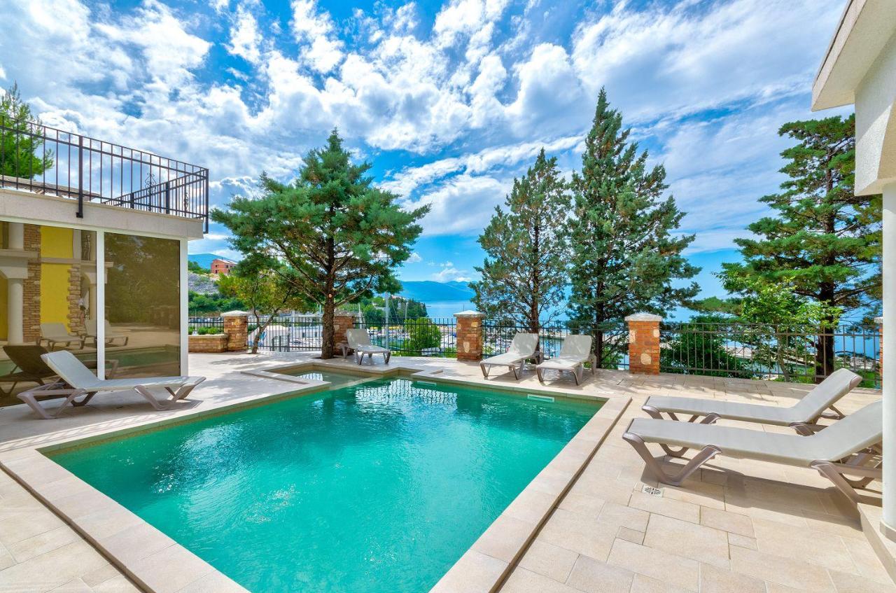 Luxuswohnung mit Pool, Sauna, Gym direkt am Meer - B&B
