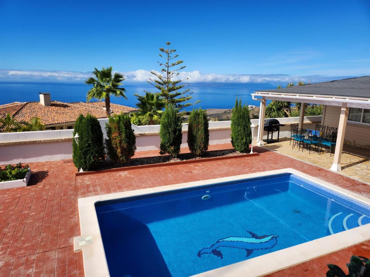 Villa Karla con Piscina: Tranquilidad y Naturaleza - B&B