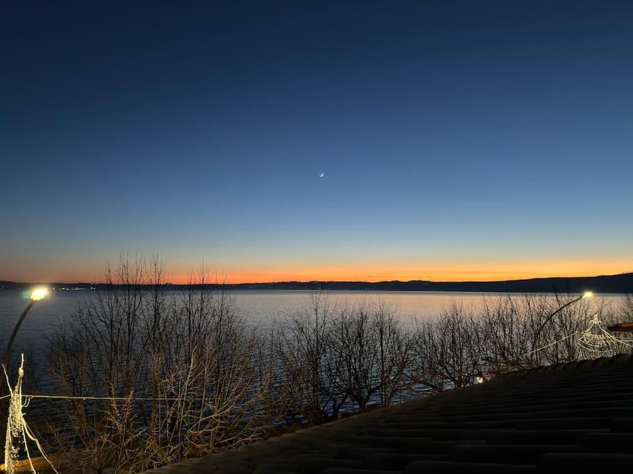 B&B Trevignano Romano - Fronte lago , mansarda da favola - Bed and Breakfast Trevignano Romano