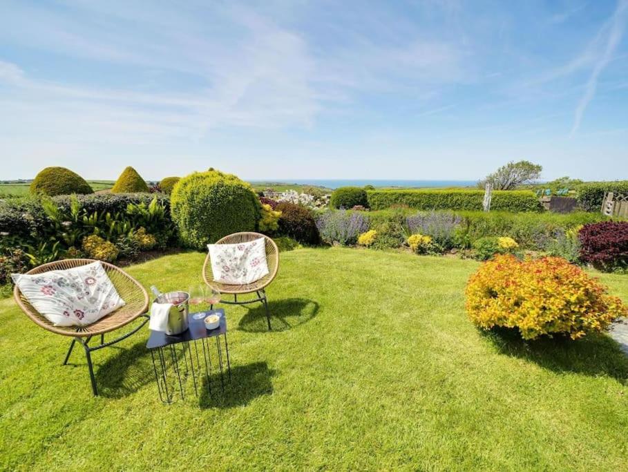 Beautiful family home, sea views, large garden - Chambres d'hôtes Port Isaac
