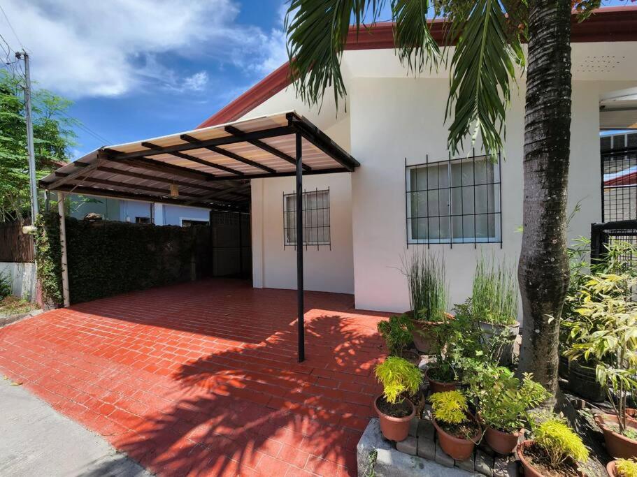 2-bedroom home with Parking & Hot & Cold Shower - B&B