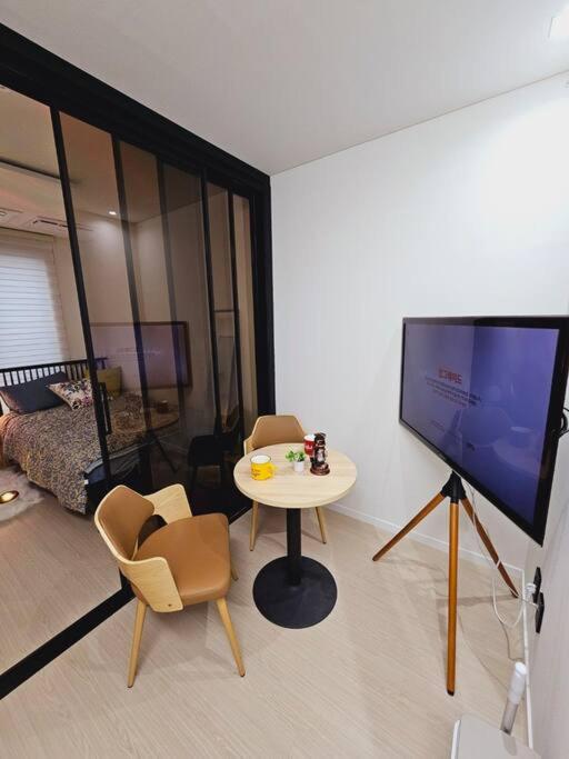 B&B Seul - Hwagok Station, Gangseogucheong, 10mins to Gimpo Airport - Bed and Breakfast Seul