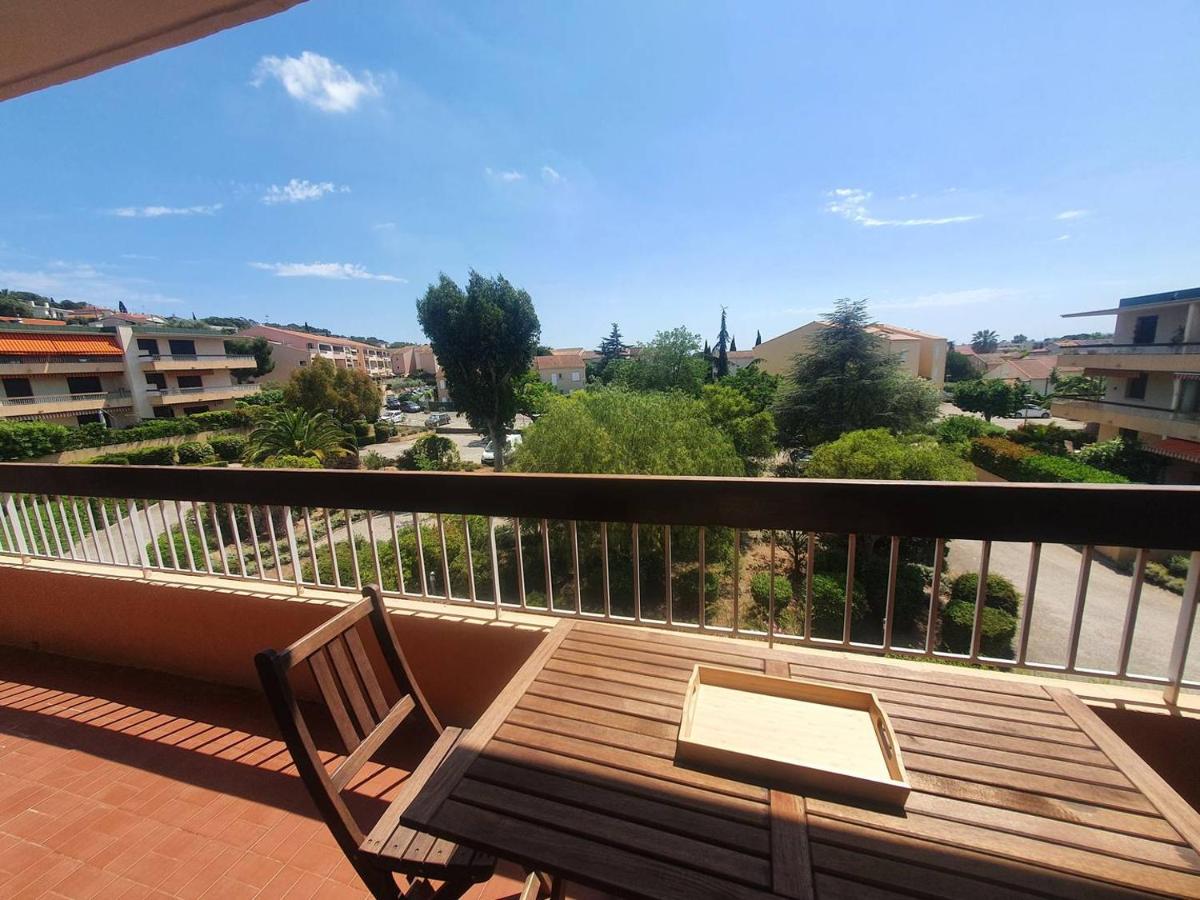 Appartement 2 chambres avec grand balcon à deux pas du port de Sanary et de la plage - B&B