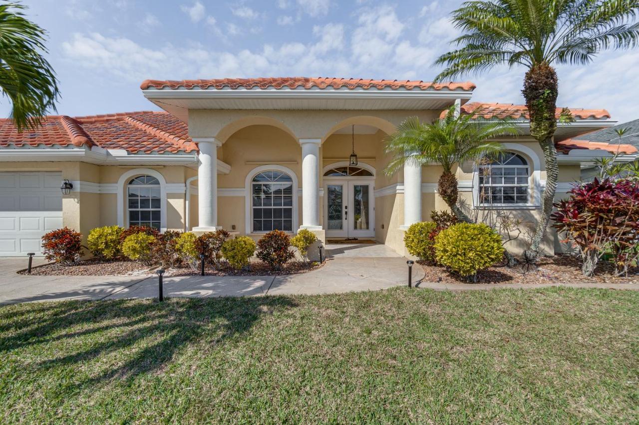 Luxe Waterfront Oasis with Dock, Heated Pool and Spa! - B&B