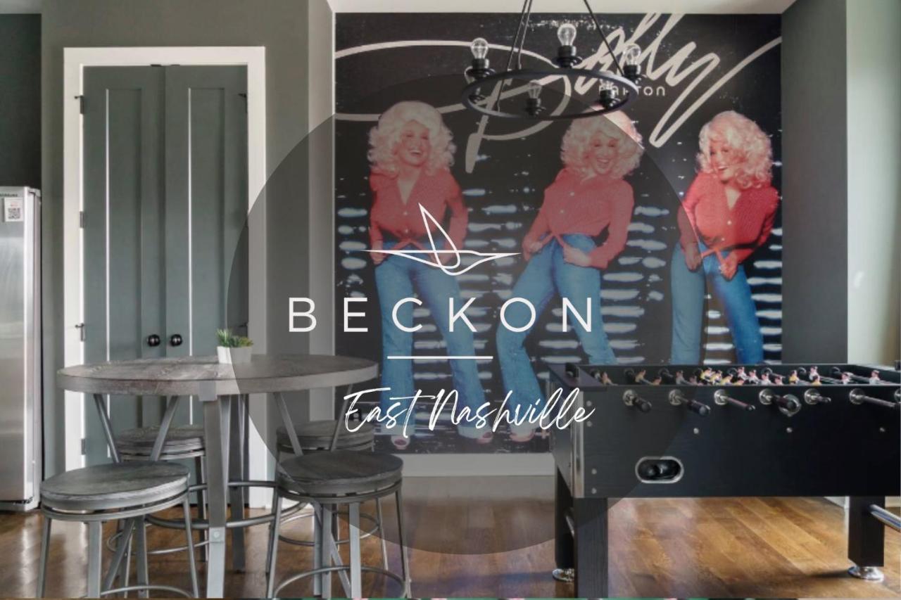 B&B Nashville - The Dolly - Chic Urban Artistry & Rooftop Serenity - Bed and Breakfast Nashville