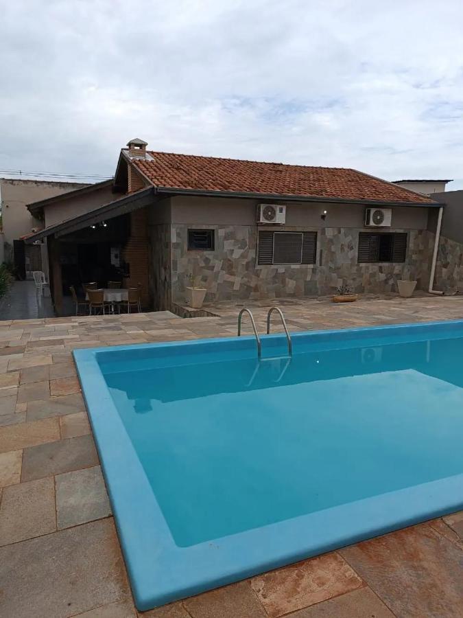 Casa com ótima localização e lazer espetacular. - B&B
