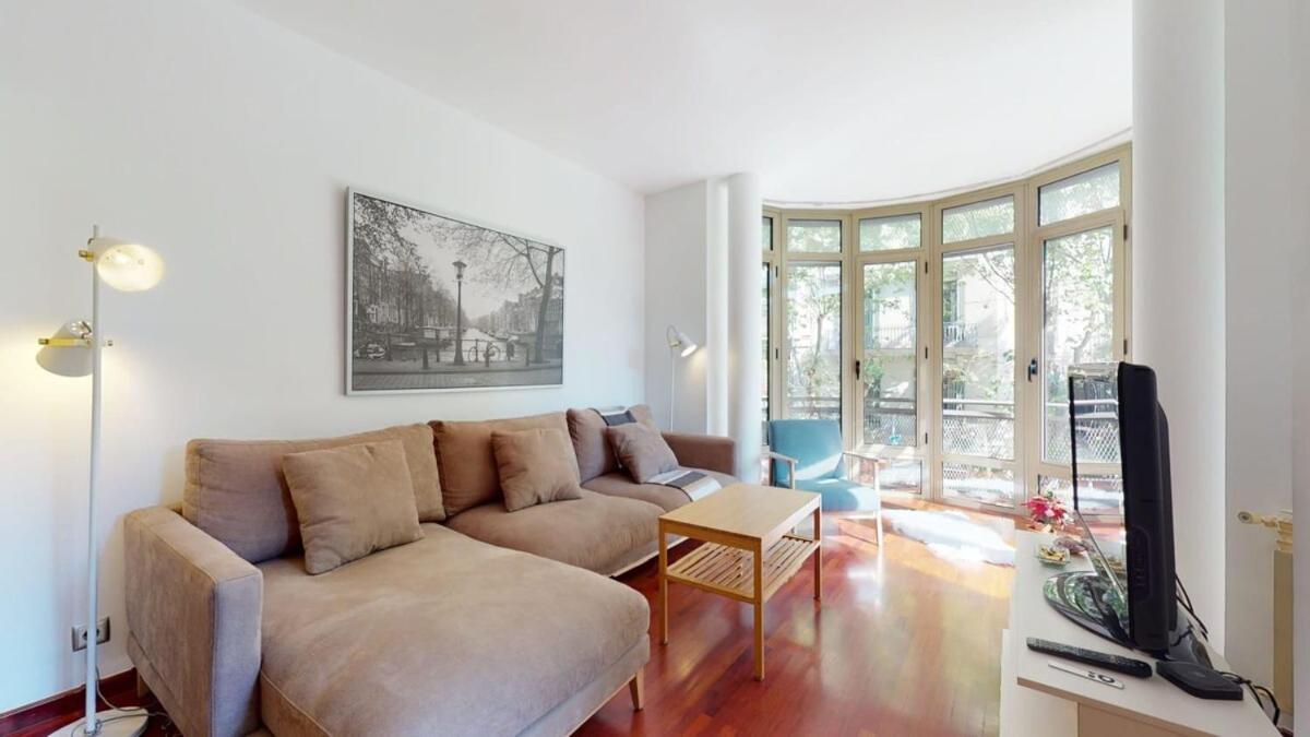 The Collection Barcelona - Modern and bright three-bedroom in Eixample - Bed and Breakfast Barcelona