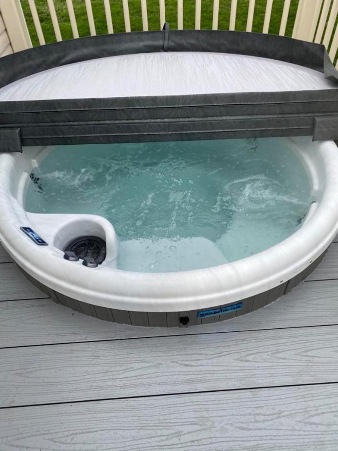 B&B Tattershall - KINGFISHER COURT 2 Tattershall lakes with hot tub - Bed and Breakfast Tattershall