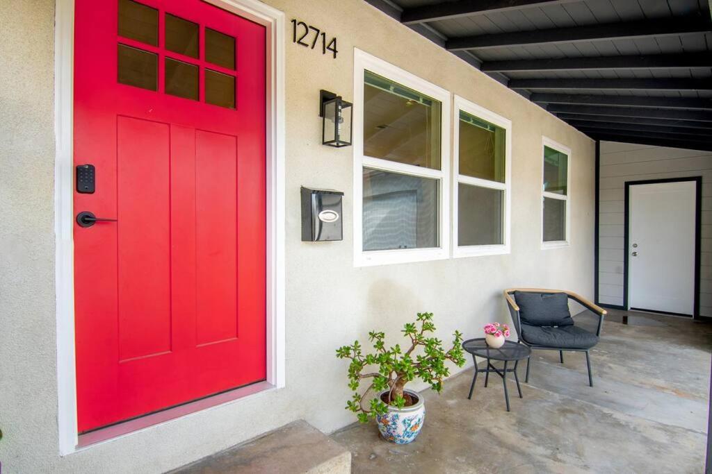 B&B North Hollywood - Beautiful 3 Bed 1 Bath Designer Home + Hot Tub - Bed and Breakfast North Hollywood