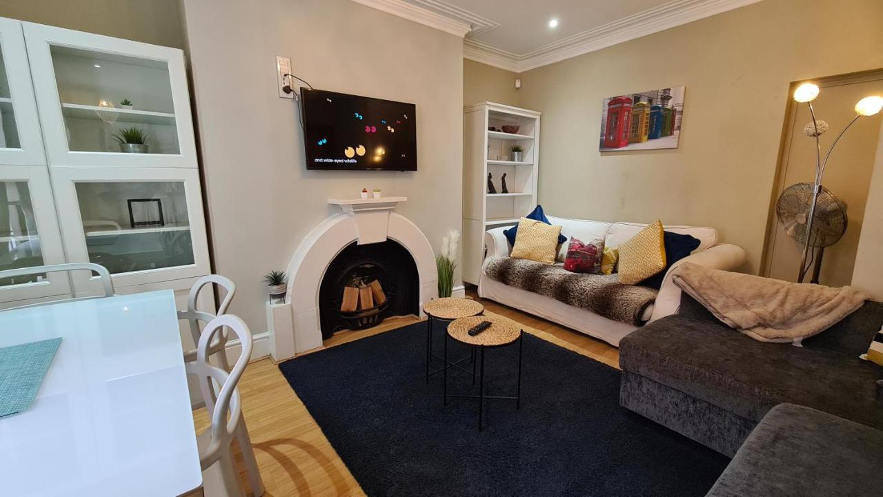 B&B Leeds - Stylish 2 Bedroom Apartment, Leeds Centre + Free Parking - Bed and Breakfast Leeds