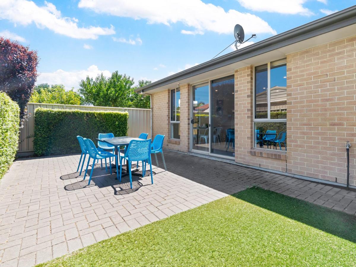 No Stairs, Big House, Garage Richmond Residence 2 - Bed and Breakfast