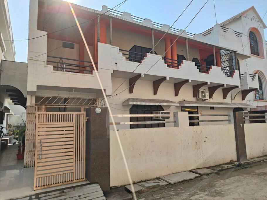 Shantiniketan - Comfortable Stay in Ayodhya - B&B