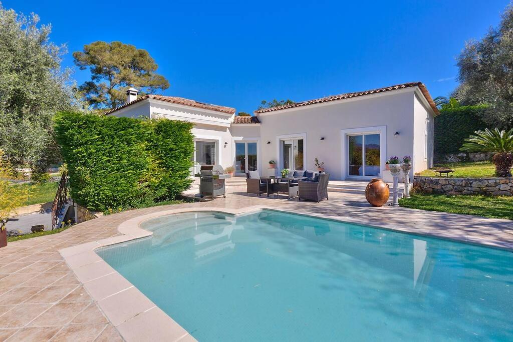 10mn de Cannes, villa entière de 150m2. - B&B