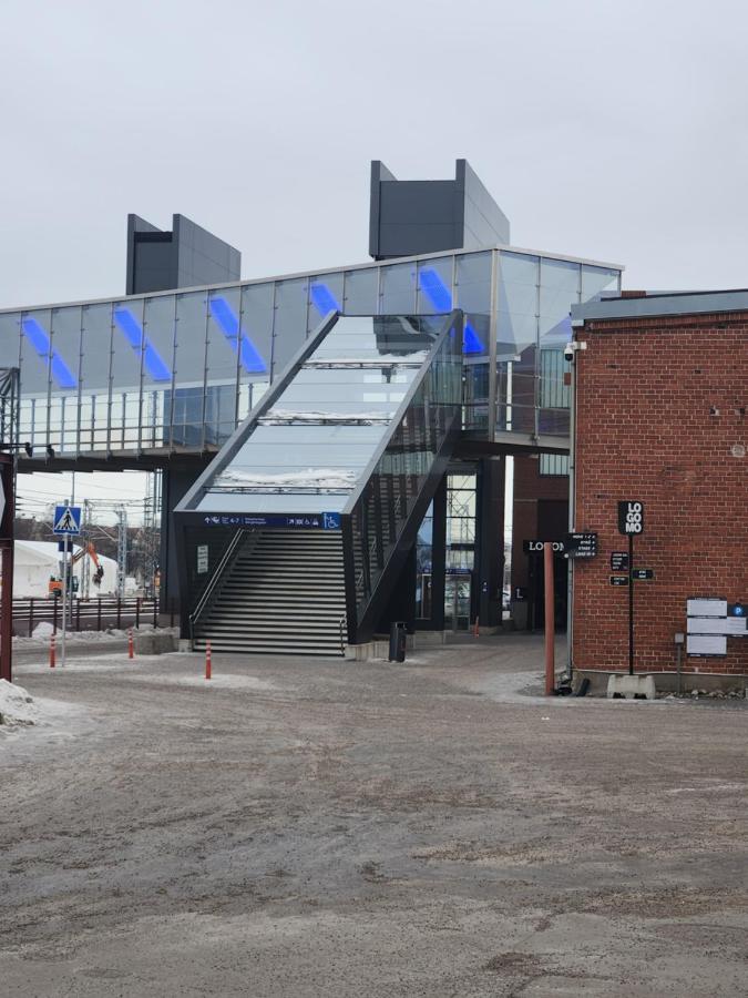 Viihtyisä korkealuokkainen, tilava ja parvekkeellinen yksiö Logomolla 1-2hlö - Chambres d'hôtes Turku