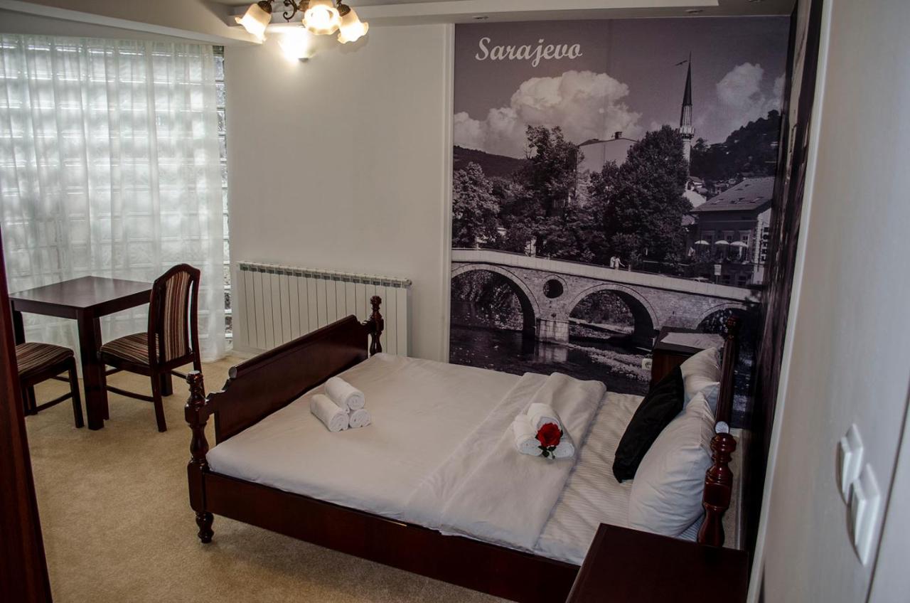 Zimmer mit Queensize-Bett und Gartenblick