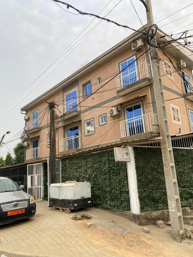 Cave Royale - Chambres-Studios-Apparts meublés - Logpom Hopithal des soeurs ápres Camara Laye - Chambres d’hôtes Douala