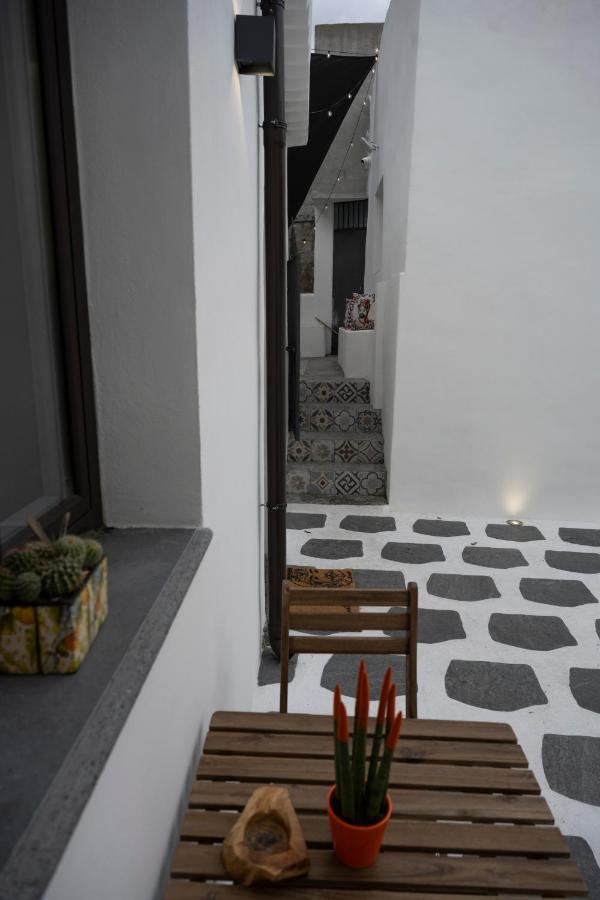 FACCI RI LUNA - B&B Nicolosi