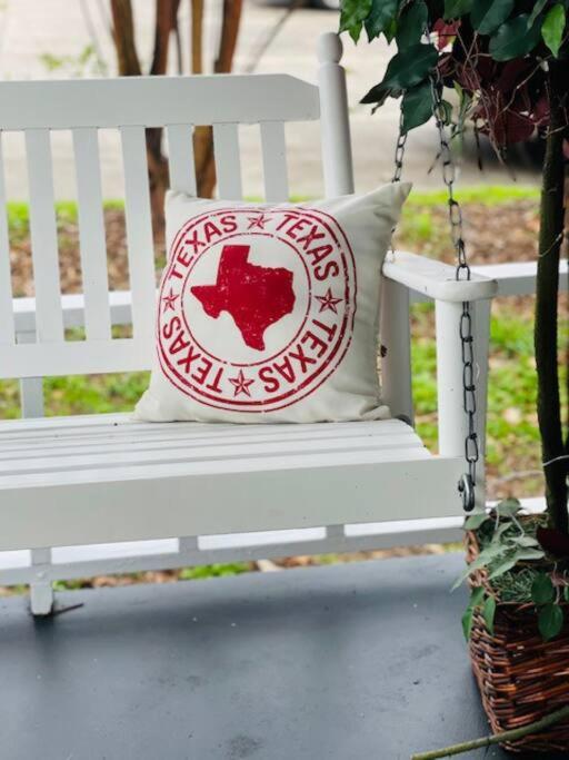 Newly remodeled bungalow near downtown Brenham - Bed and Breakfast Brenham