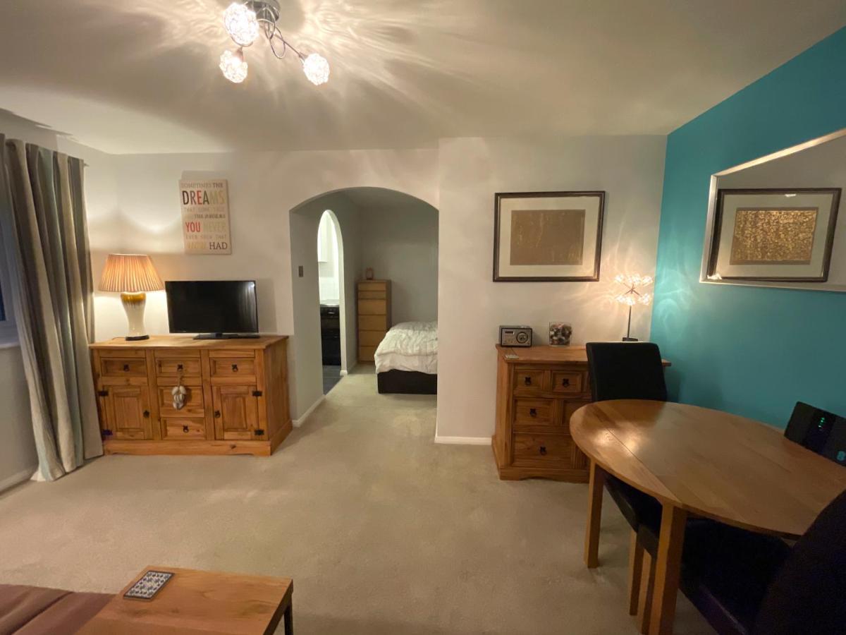 B&B Waltham Abbey - Beautiful Peaceful Studio Flat - Bed and Breakfast Waltham Abbey