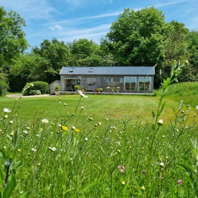 B&B Somerton - Log Cabin at The Old Summer Dairy Glastonbury - Bed and Breakfast Somerton