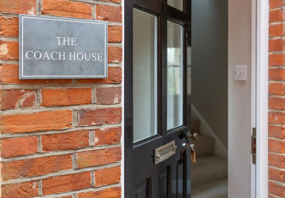 B&B Colchester - Stylish and homely 1 bed Edwardian Coach House - Bed and Breakfast Colchester