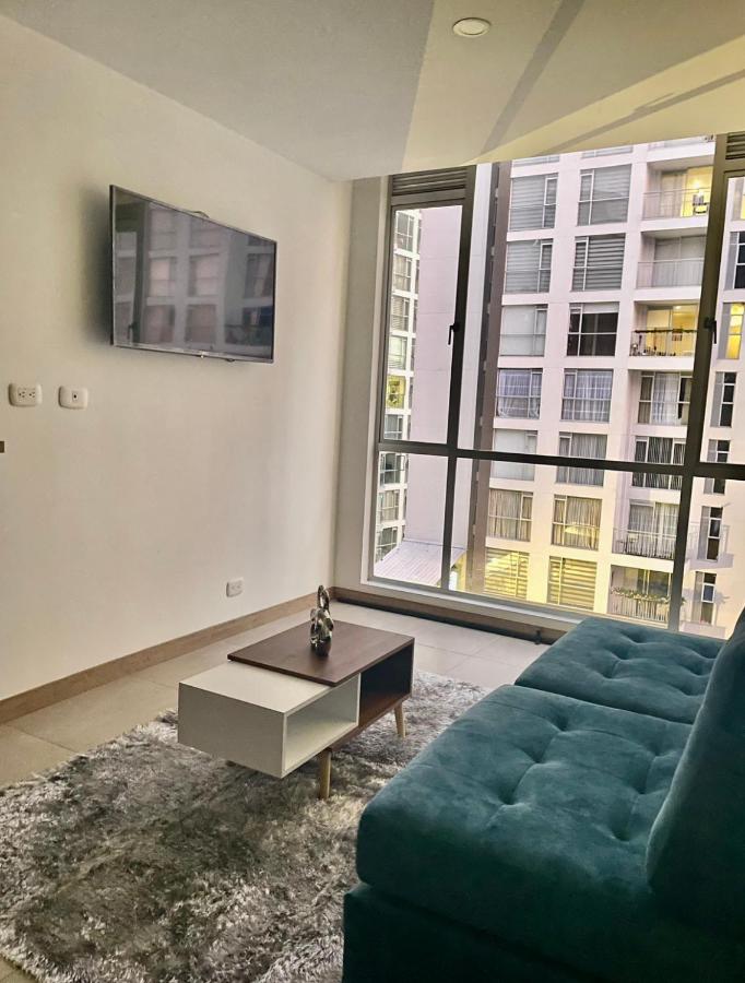 Acogedor y Amplio apartamento, cerca a Cable Plaza - B&B