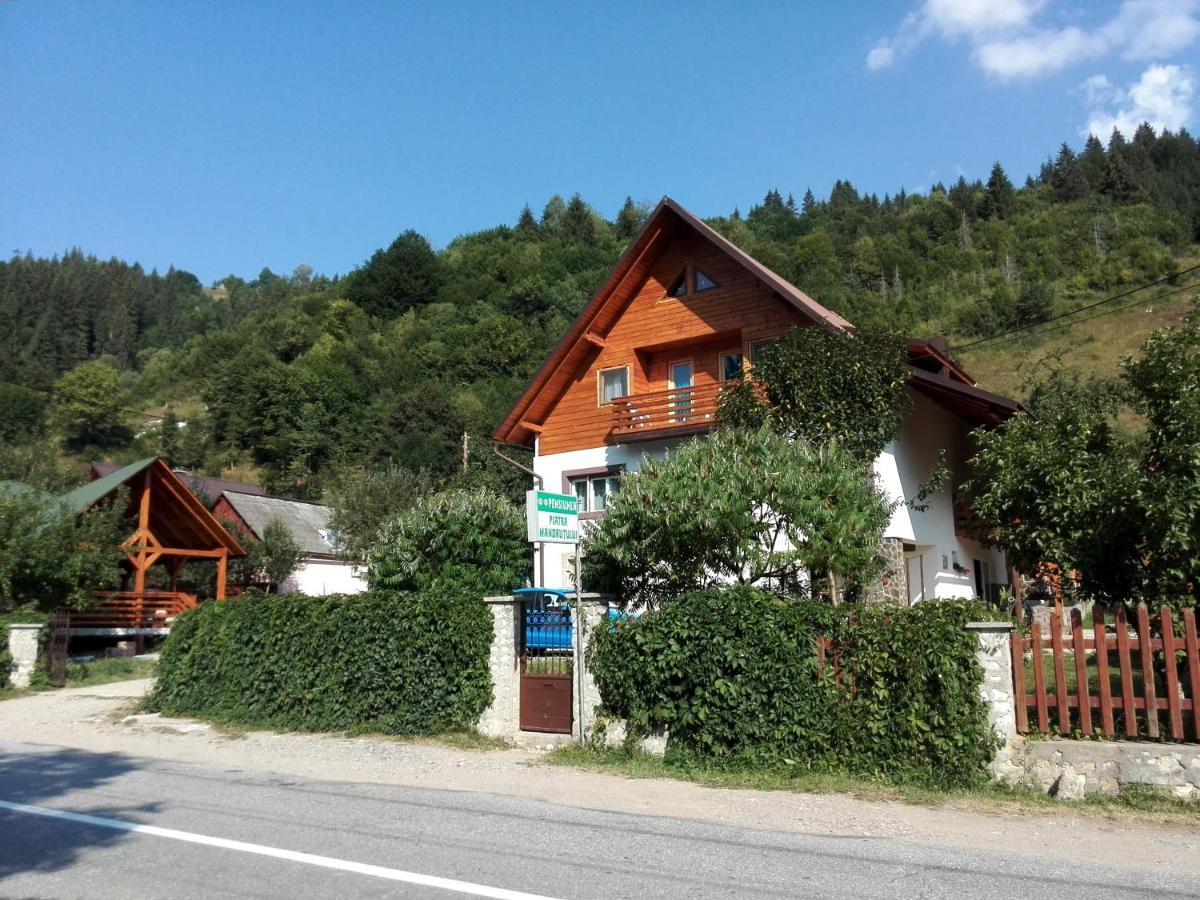 B&B Scărişoara - Pensiunea Piatra Mandrutului - Bed and Breakfast Scărişoara