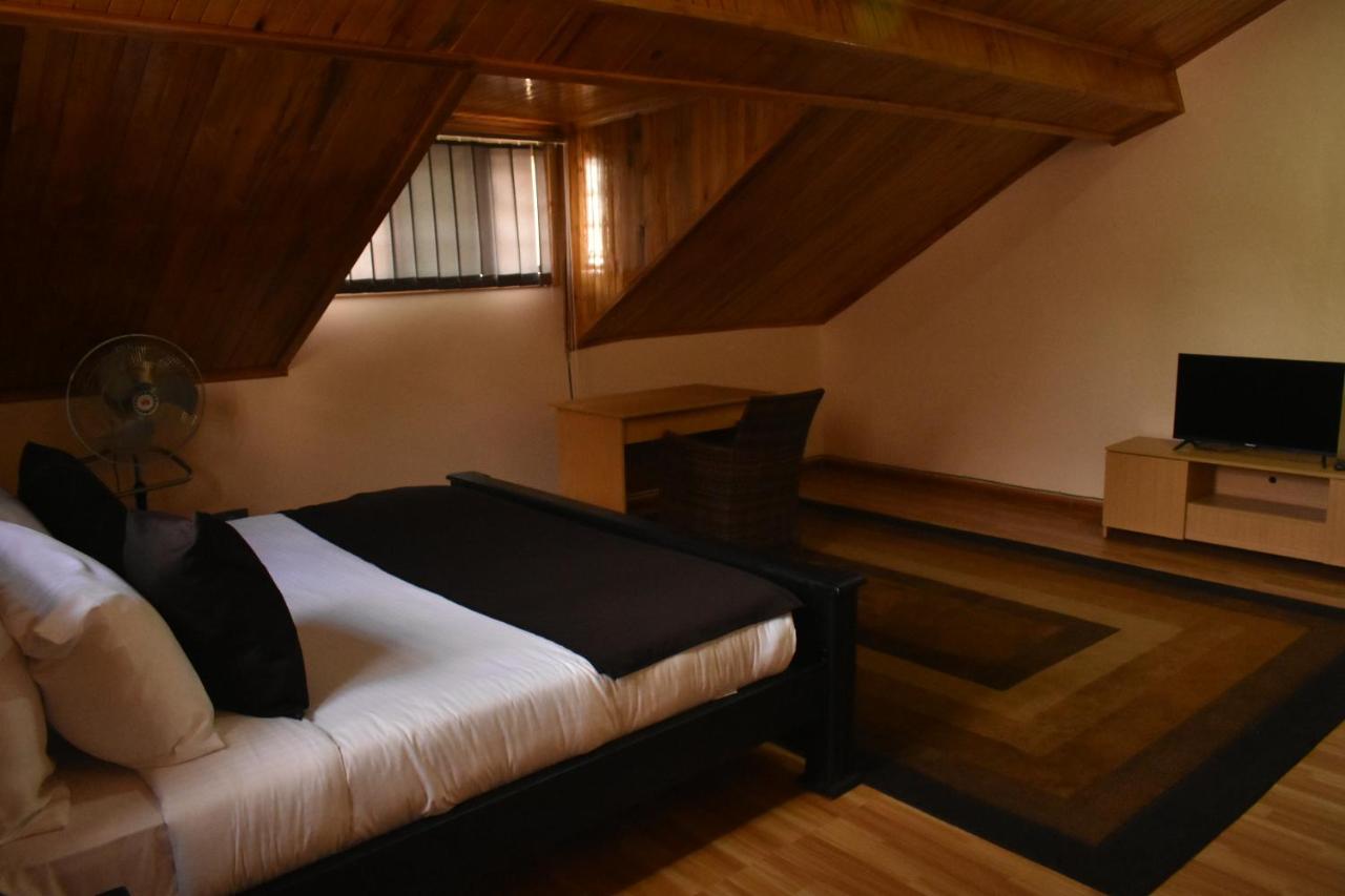 Tweepersoonskamer met Gedeelde Badkamer