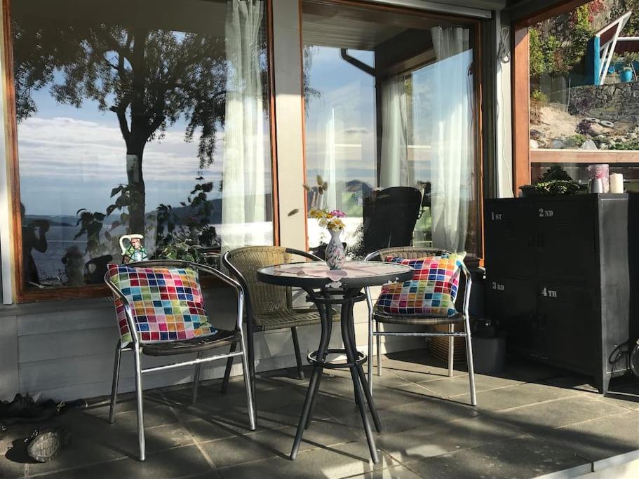 Villa med panoramautsikt, stor uteplass og 100 m fra badestrand - Chambres d'hôtes Bergen