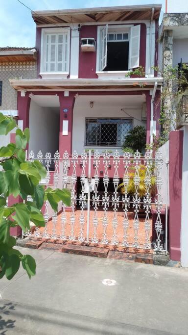 Casa aconchegante com amplo quintal - Chambres d’hôtes