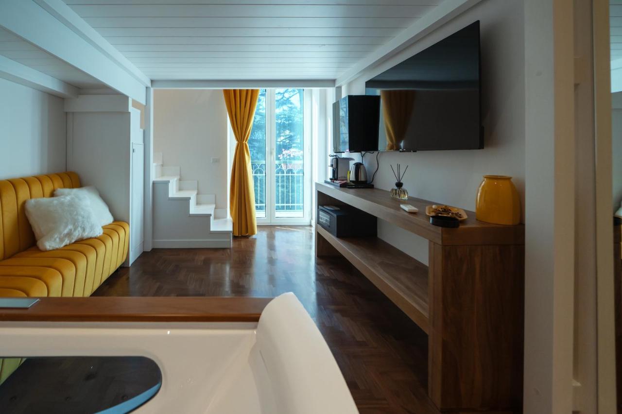 Suite with Hot Tub