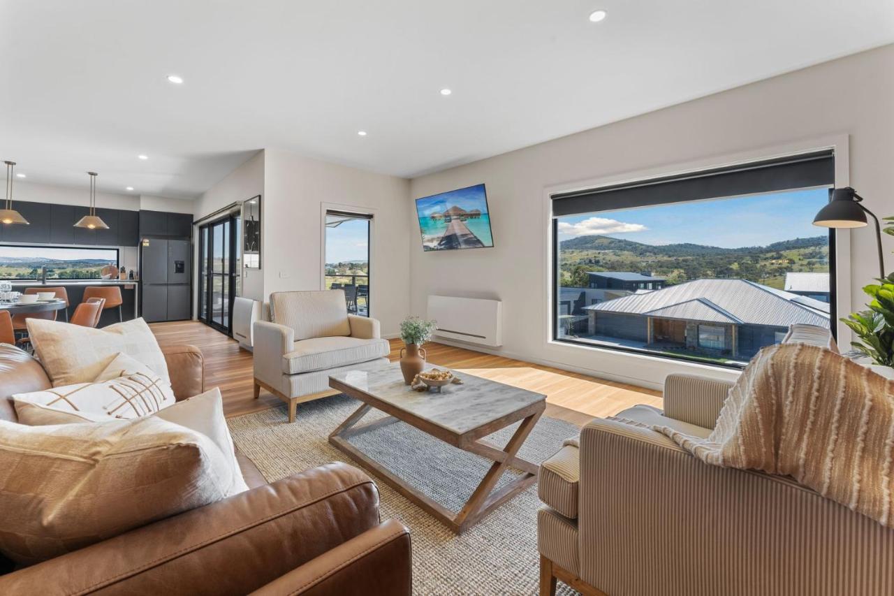 1B Alpine View Retreat - 4BR Luxurious Escape l Mountain Views l Fast WiFi - B&B Jindabyne