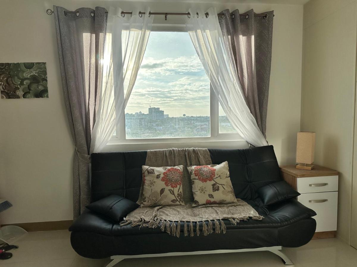 B&B Manila - Bright & Breezy 2 BR Unit with Balcony - Bed and Breakfast Manila