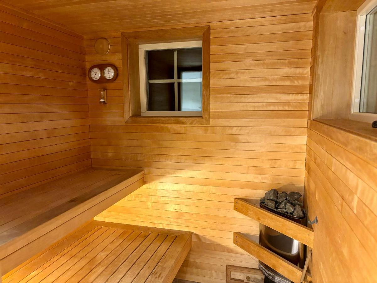 Gardeners house with sauna and lake view - Bed and Breakfast Vreta Kloster