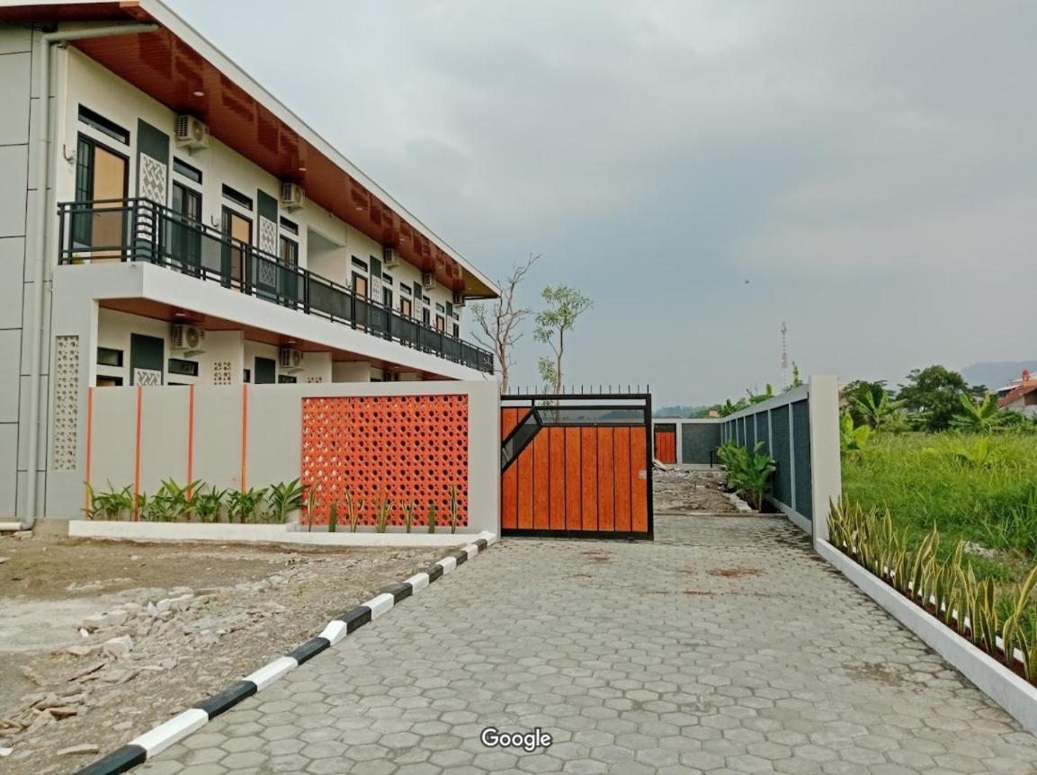 De'kost & homestay tegal - B&B Lebaksiu