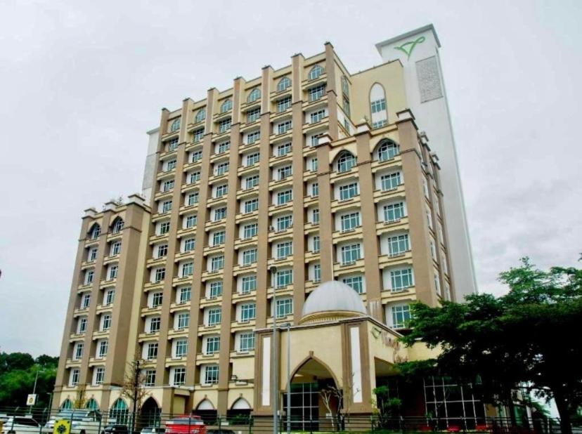 Private Studio Viana Court Service Apartment 2 with private parking - Bed and Breakfast