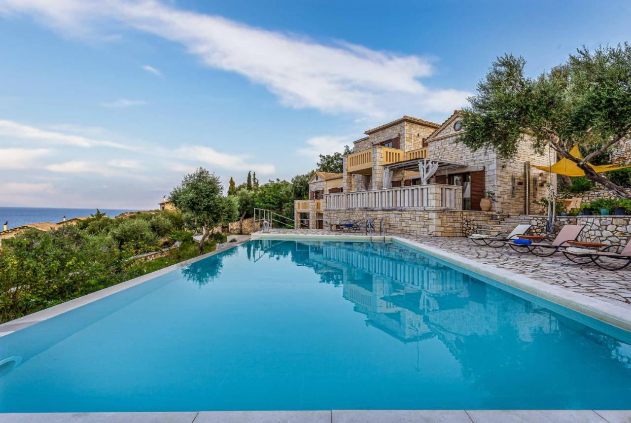Villa Ionia with pool and sea view - B&B