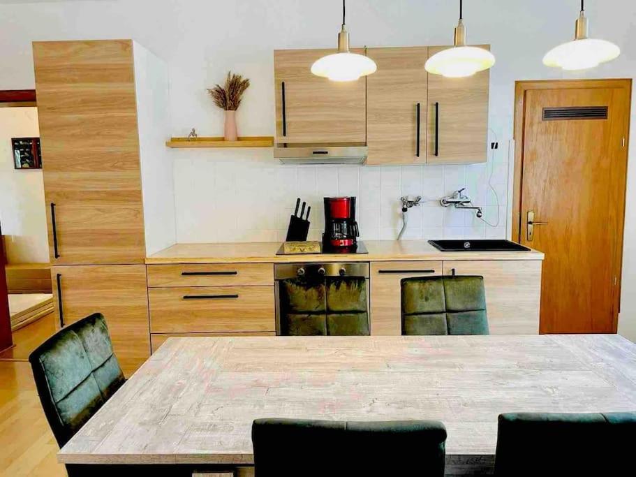 Zentrale Wohnung, Komplette Ausgestattet-Neue Möbel - Ferienwohnung
