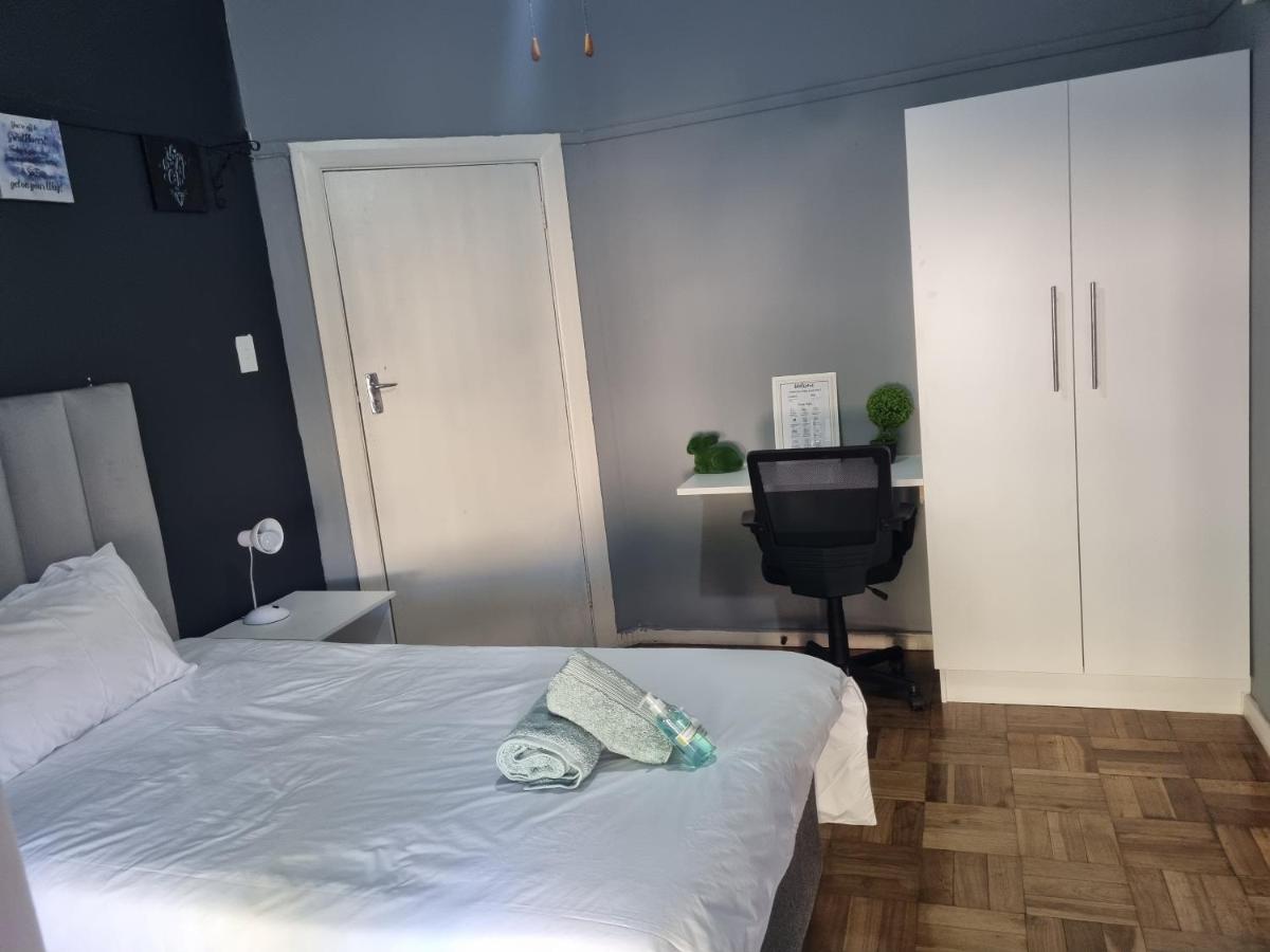 A house with a separate entrance and kitchen - B&B