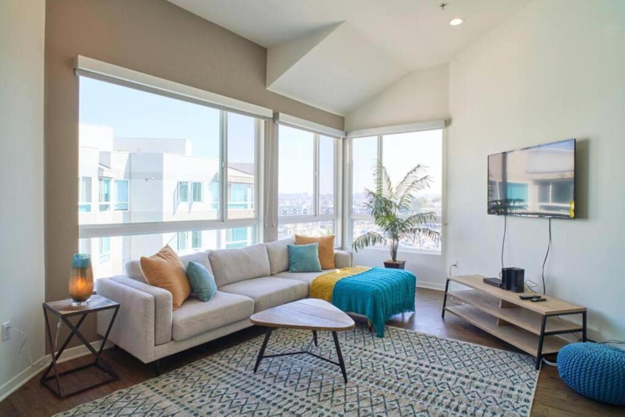 B&B Los Angeles - Exclusive Water View 1BR Penthouse Rooftop Pool - Bed and Breakfast Los Angeles