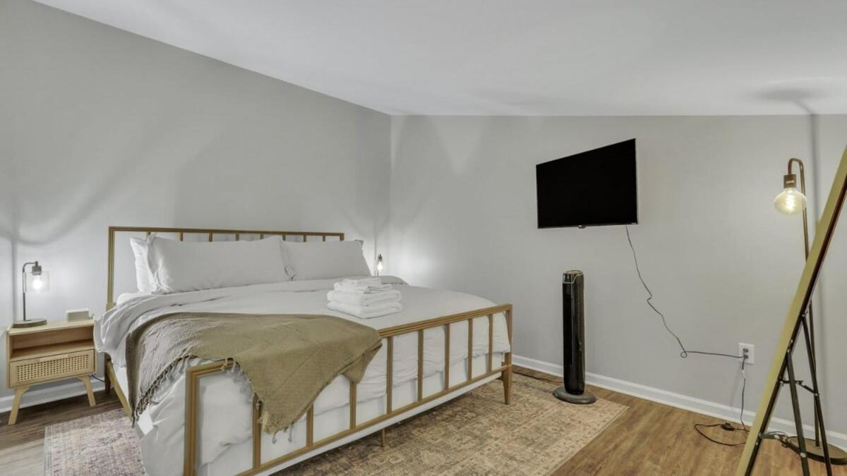 Eagle's Roost Retreat - Near GSU - B&B