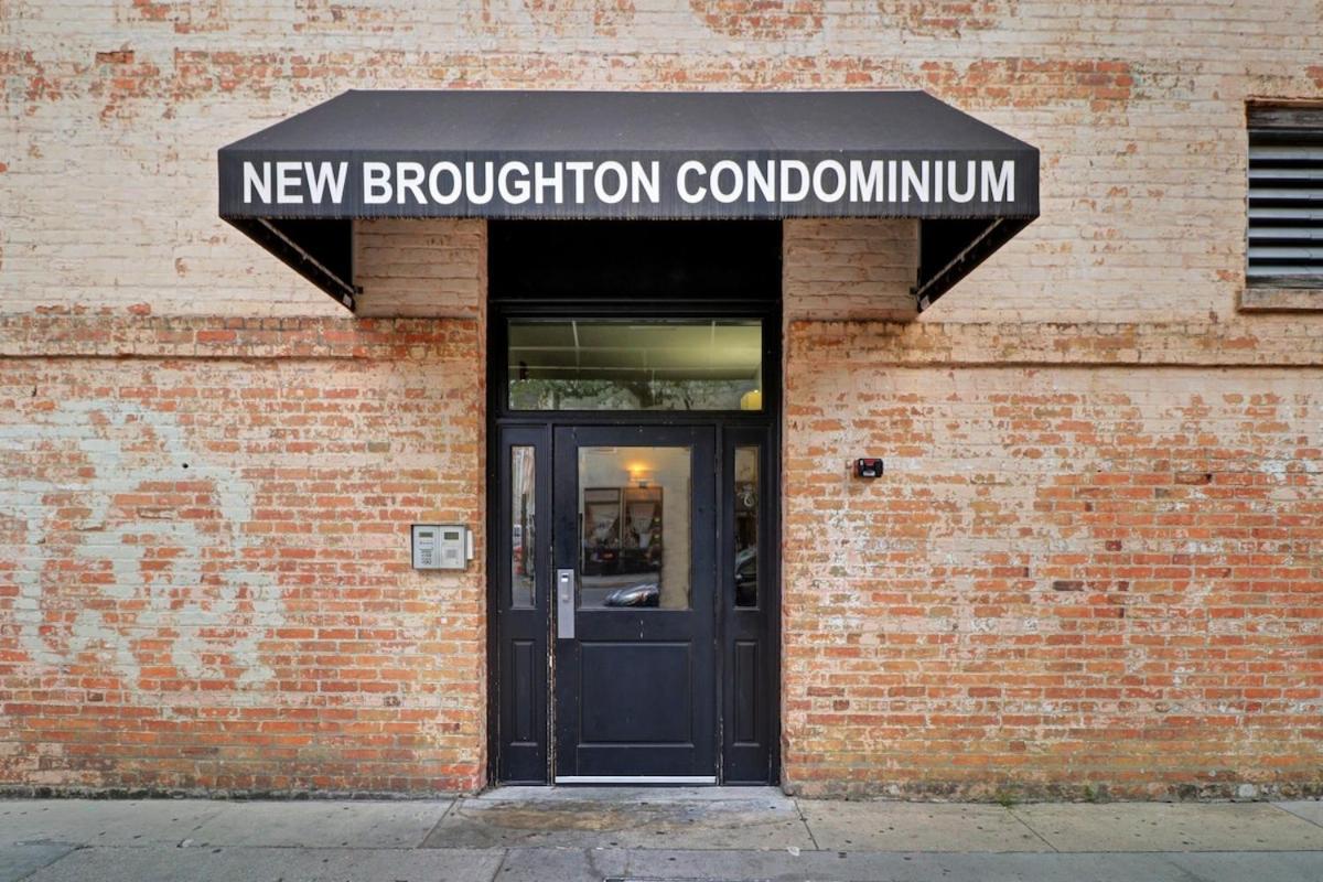 Downtown Loft- Steps away from Plant Riverside! - B&B